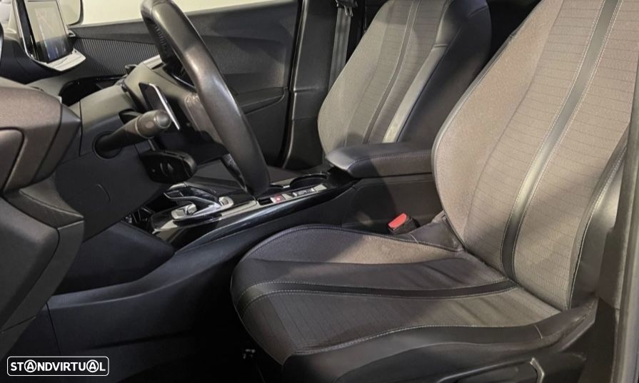 Peugeot 2008 1.5 BlueHDi Allure EAT8 - 3