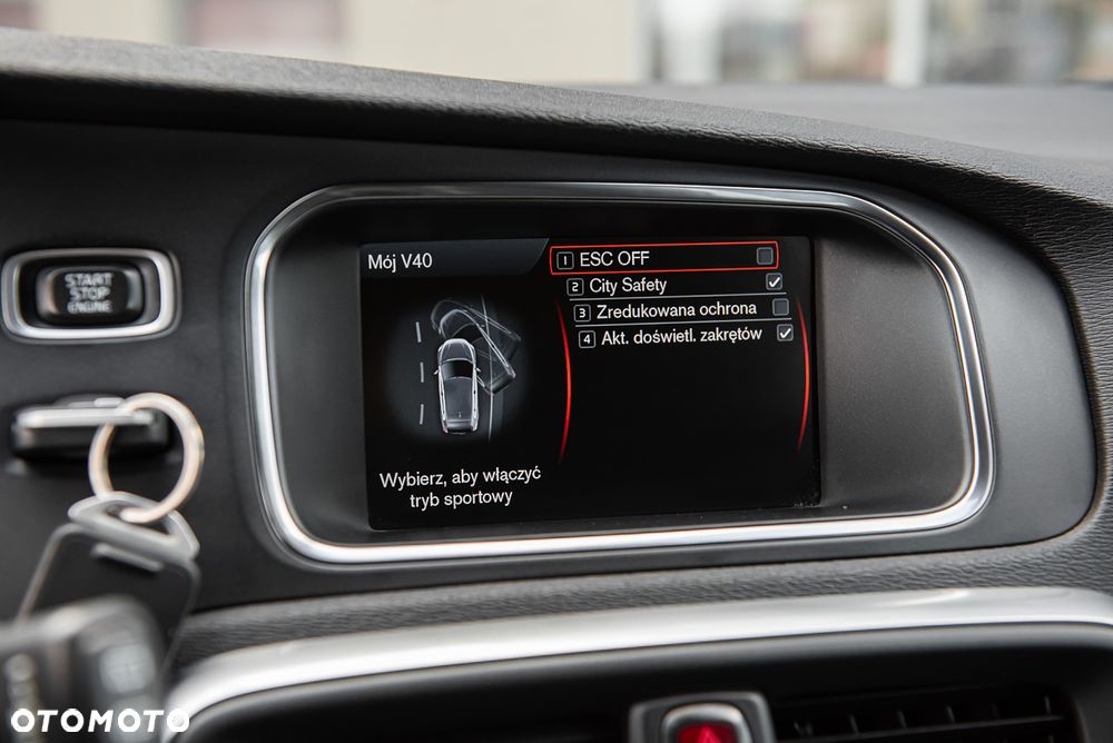 Volvo V40 T4 R-Design - 23