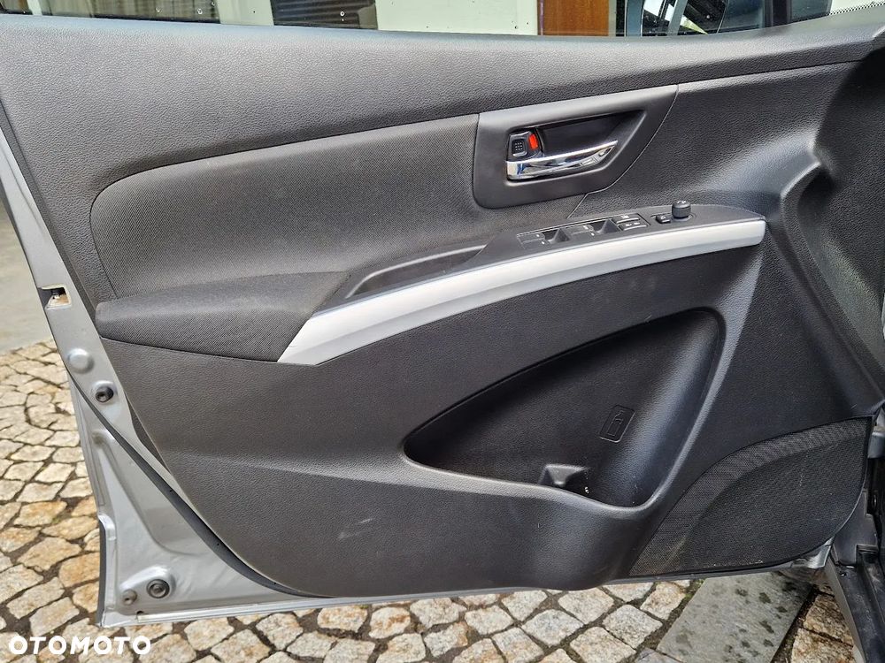 Suzuki SX4 1.6 Premium - 28