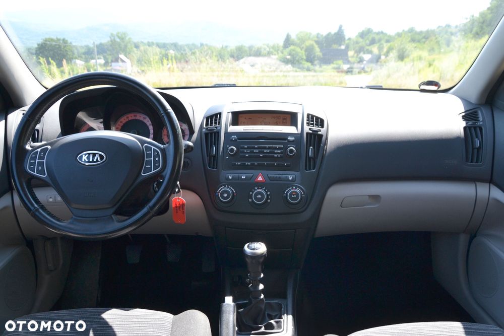 Kia Ceed 1.6 Comfort + - 8