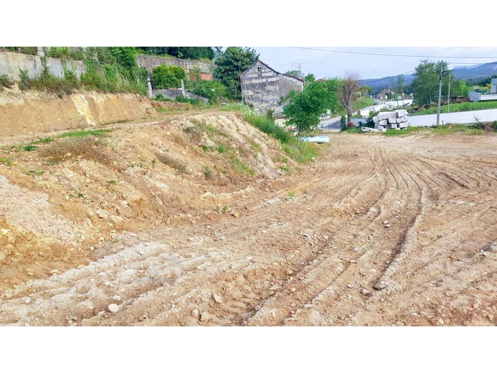 Terreno de construção a cinco minutos de Valença - Grande imagem: 5/34