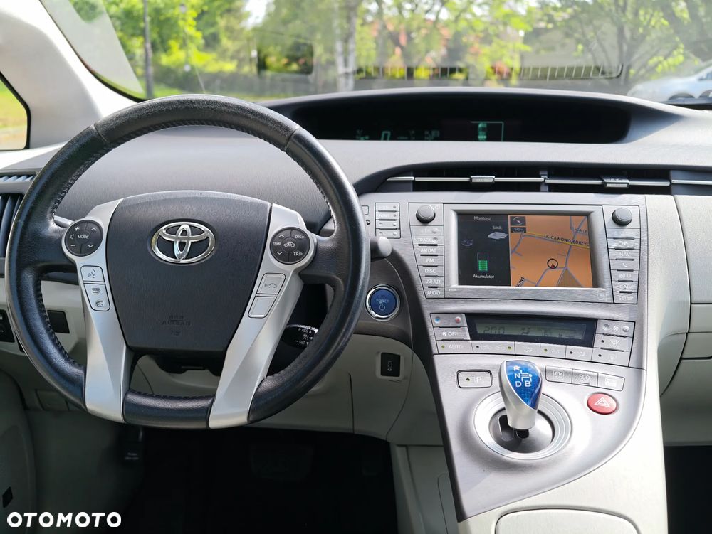 Toyota Prius 1.8 HSD Prestige - 9