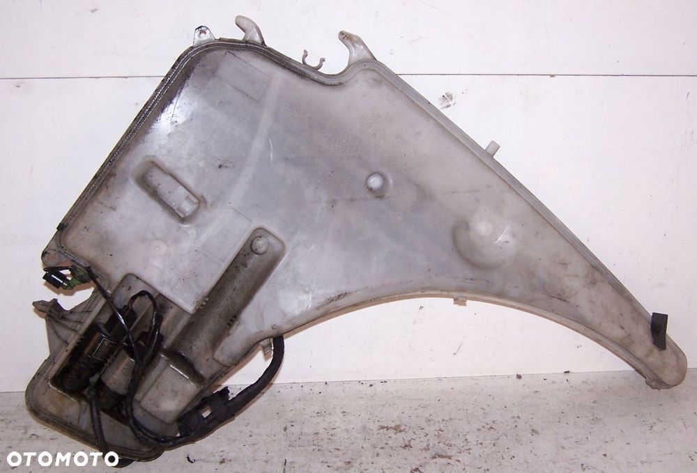 ZBIORNICZEK SPRYSKIWACZY BMW 3 E90 04-11 7124231 - 1