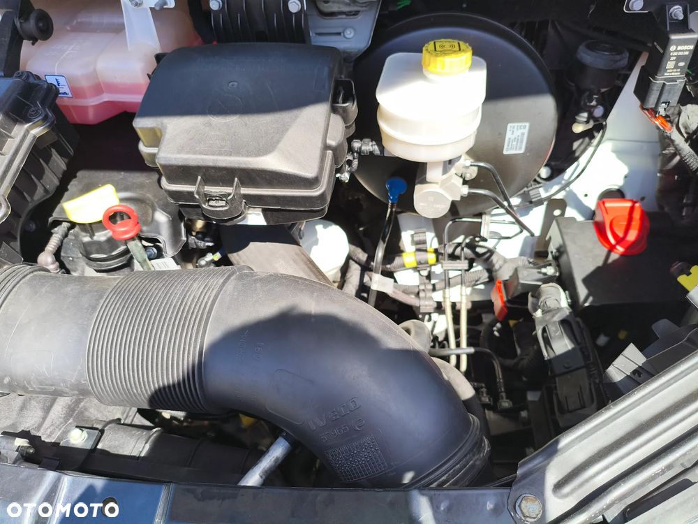 Iveco Daily 3,0 kontener z windą - 19
