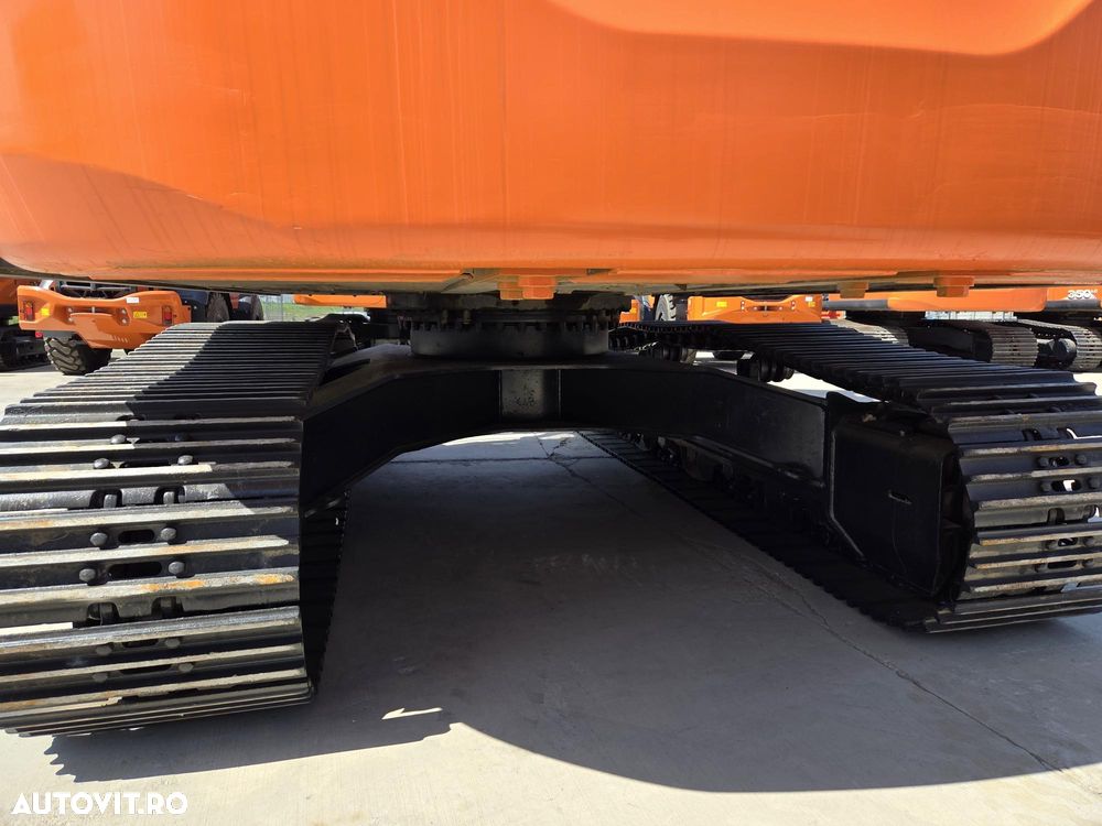 Hitachi 32t, cupa 1,8mc NOUA, 2019, 7.237h, consum mediu 18,6litri/ora, Isuzu 265CP, 3 pompe hidr HITACHI, produs in JAPONIA, lant 80% bun doar 991h deplasare, reviziile facute, inst picon si rotire, antifurt, Ad sapare 8m, AC, leasing 3 ani-PROMOTIE 96.900 - 26