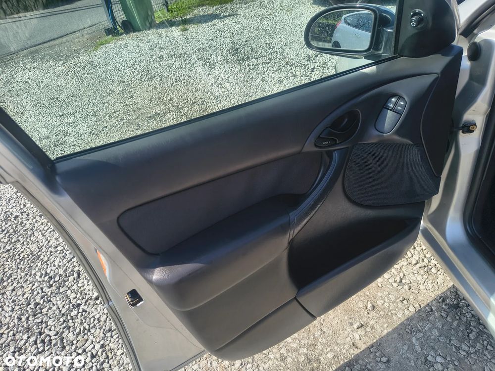 Ford Focus 1.6 Futura - 21