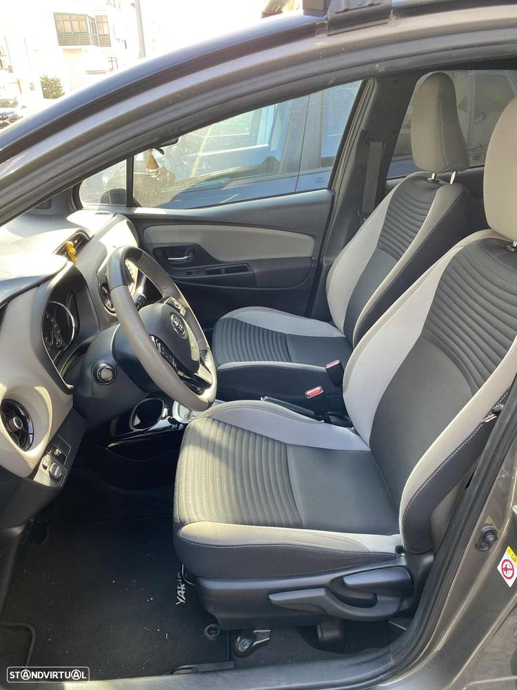Toyota Yaris 1.5 HSD Square Collec.Grey - 10