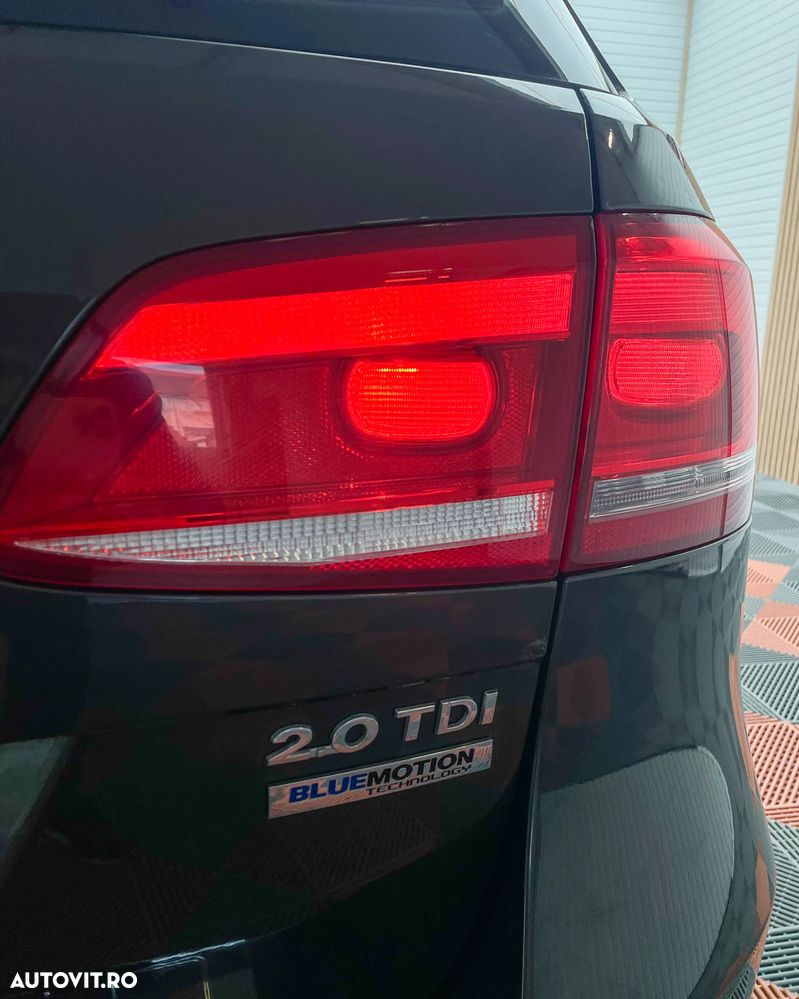 Volkswagen Passat Variant 2.0 TDI Blue TDI DSG Comfortline - 16