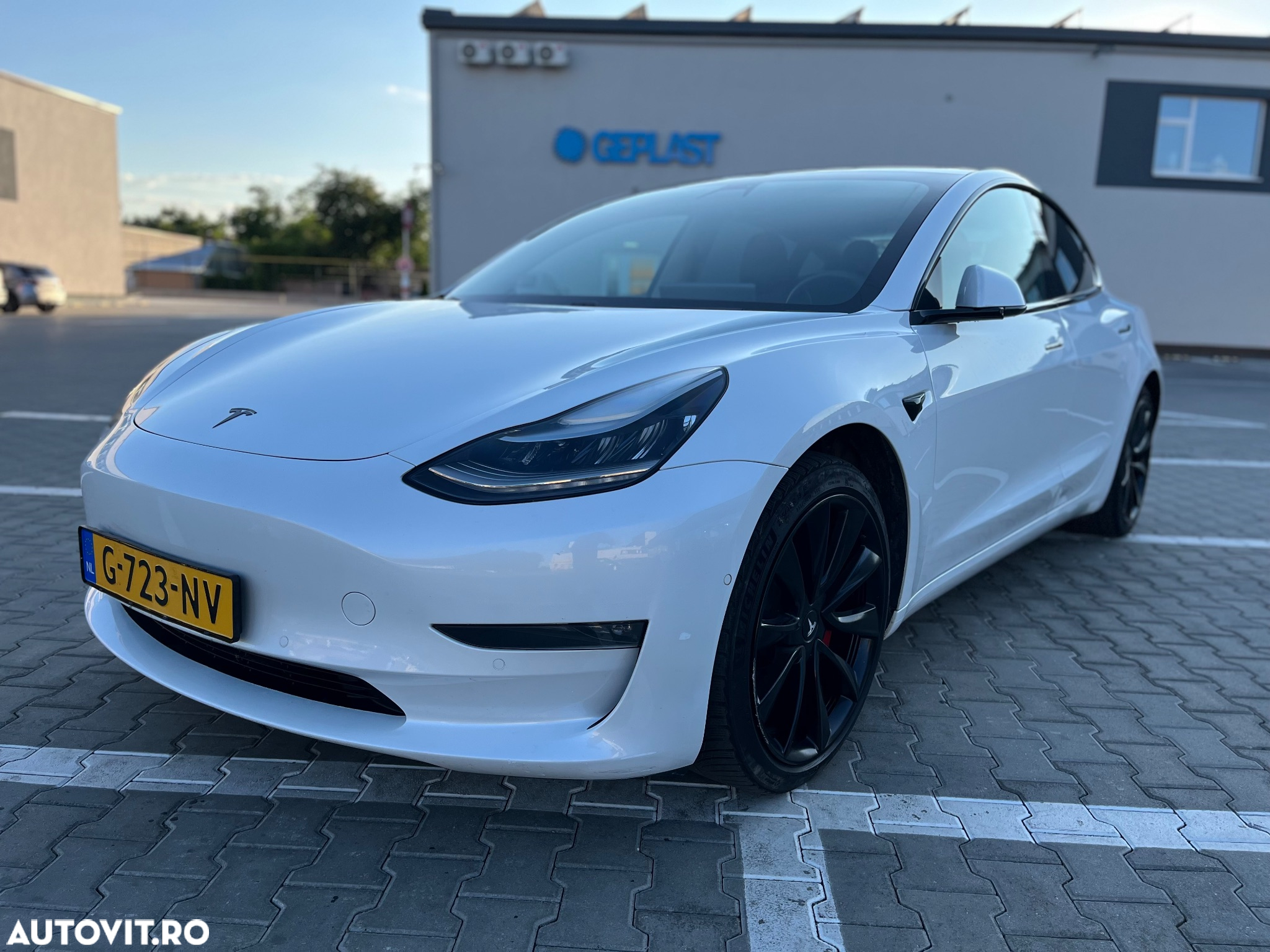 Tesla Model 3 - 7