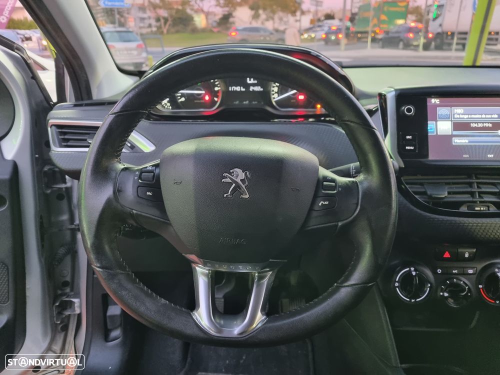 Peugeot 208 1.2 PureTech Style - 24