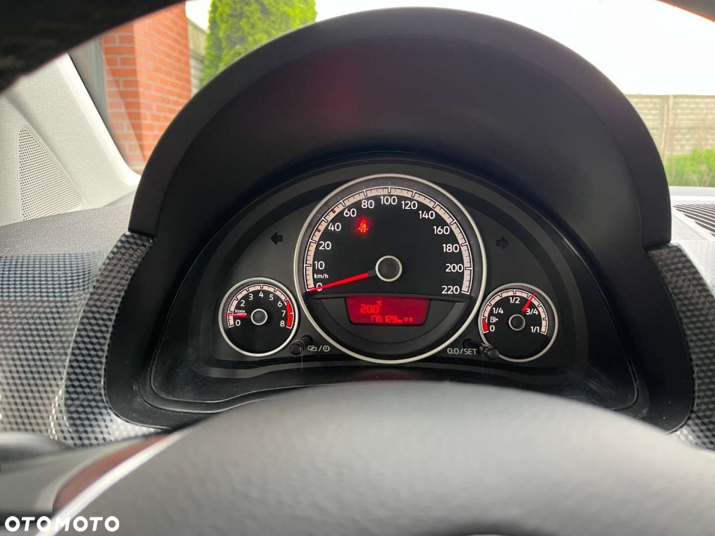 Volkswagen up! 1.0 high - 9