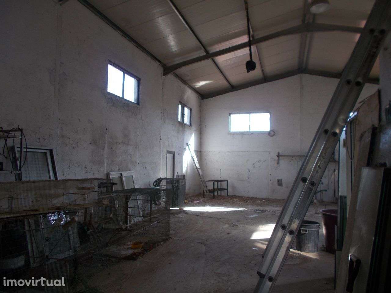 Armazém 150 m2 e Terreno 10670 m2 - Grande imagem: 3/18