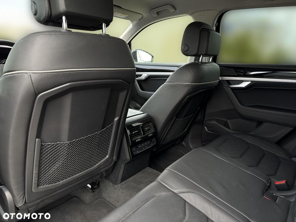 Volkswagen Touareg - 12