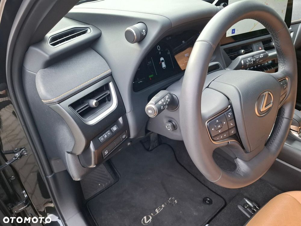 Lexus UX - 13
