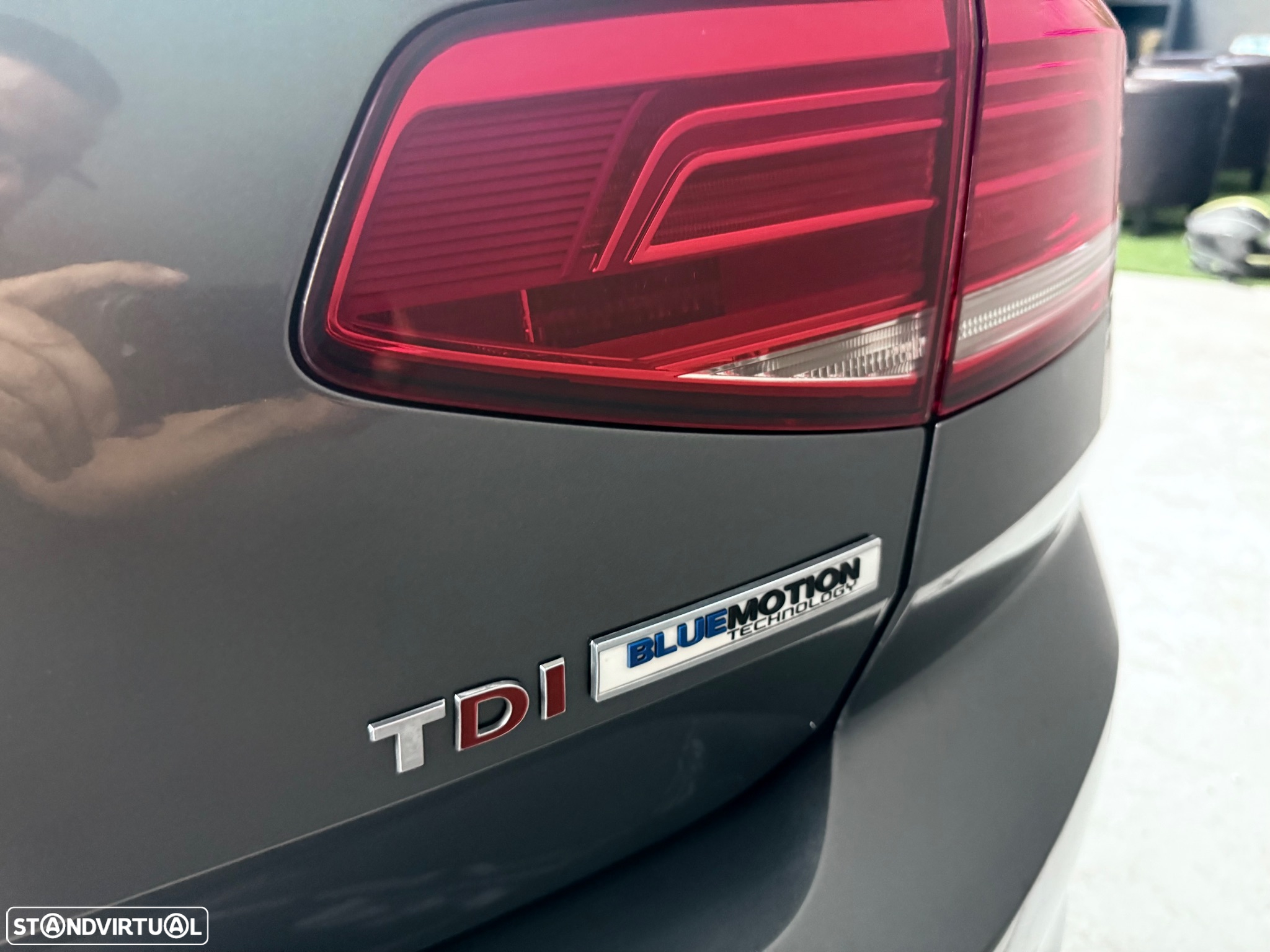 VW Passat 1.6 TDI Highline - 11