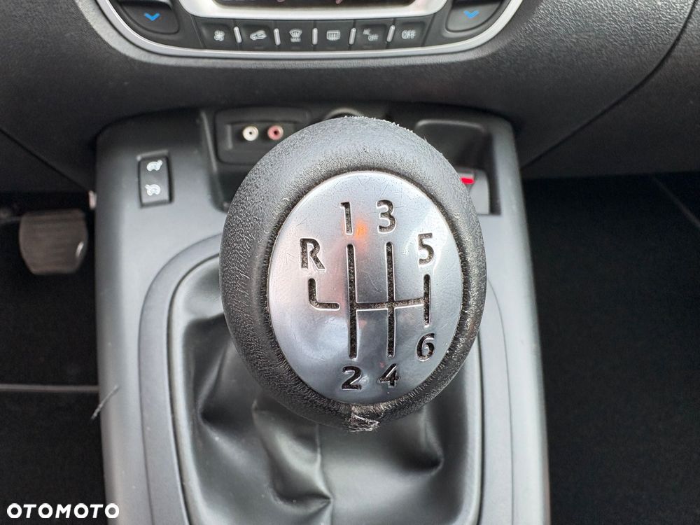 Renault Scenic 1.6 16V 110 Dynamique - 16