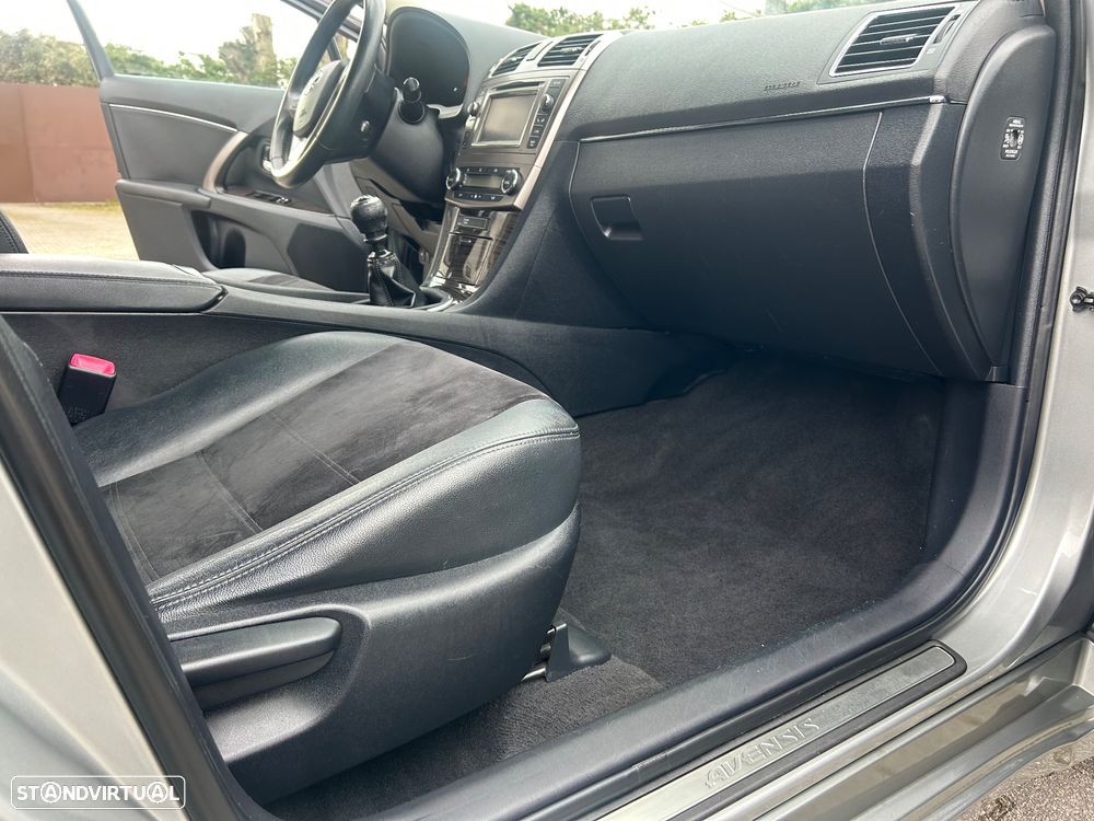 Toyota Avensis Touring Sports - 11