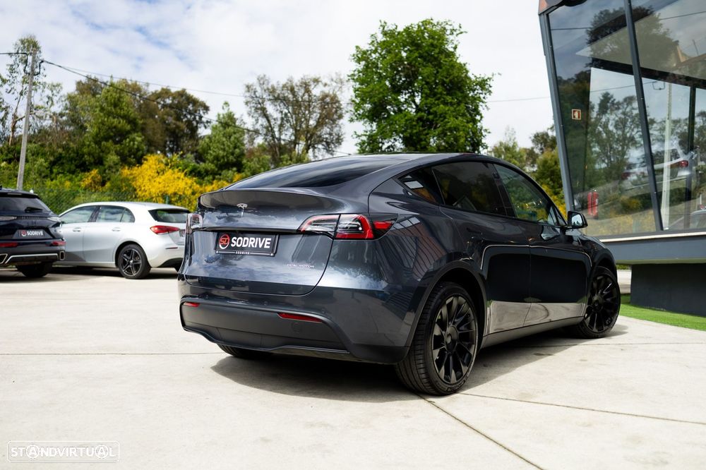Tesla Model Y Long Range Dual Motor AWD - 4