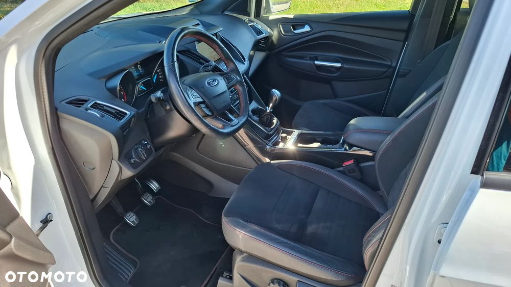 Ford Kuga 1.5 EcoBoost 2x4 ST-Line - 9