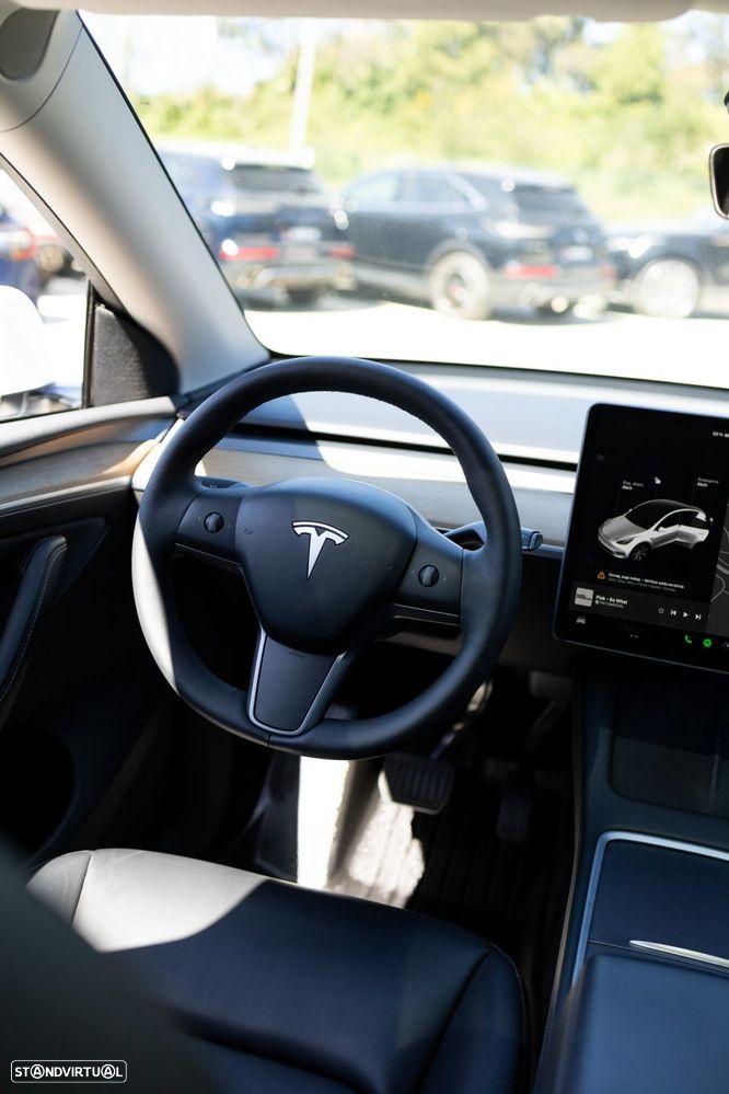 Tesla Model Y Long Range Dual Motor AWD - 3