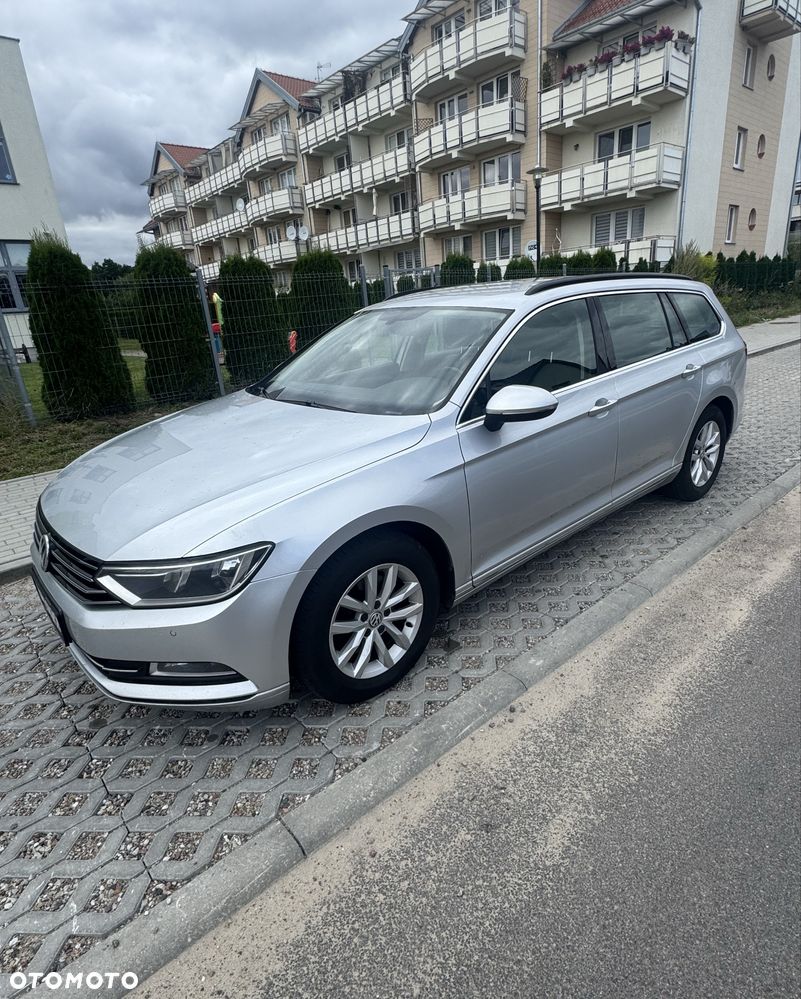 Volkswagen Passat - 1