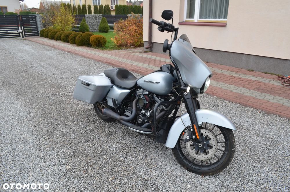 Harley-Davidson Touring Street Glide - 21