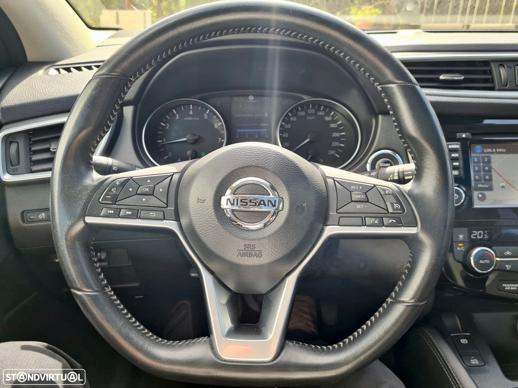Nissan Qashqai 1.2 DIG-T N-Connecta 18 - 19
