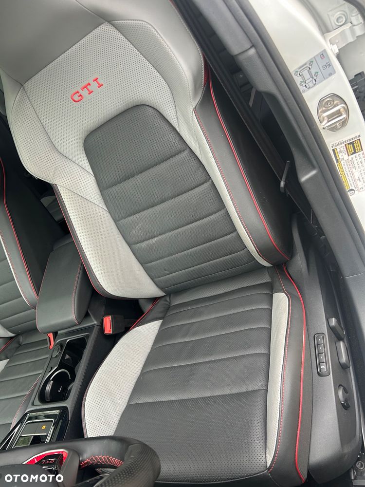 Volkswagen Golf - 32
