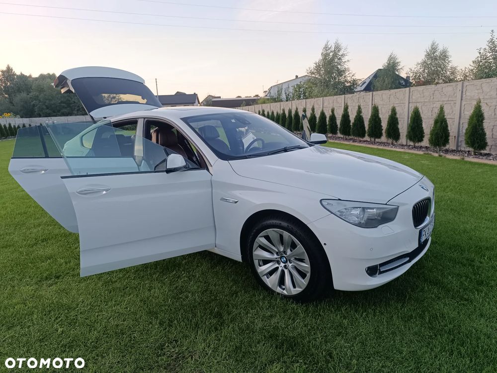 BMW Seria 5 550i - 9