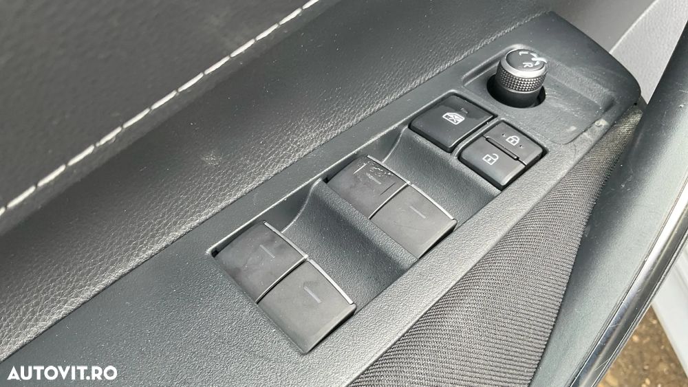 Toyota Corolla 1.8 HSD Dynamic - 30