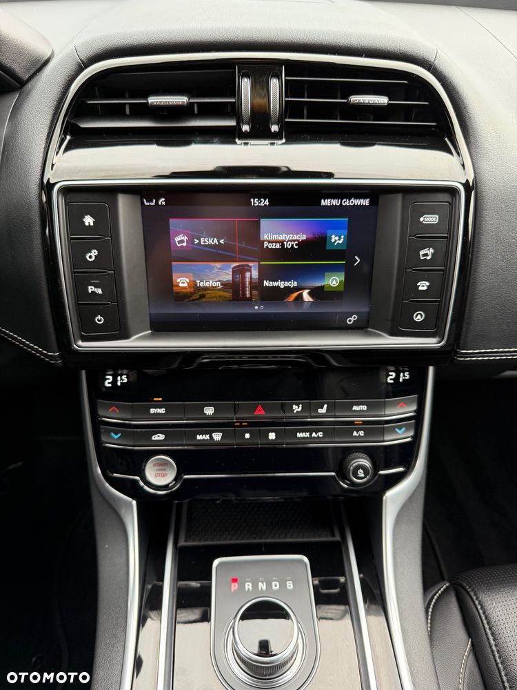 Jaguar XE 20d AWD R-Sport - 24