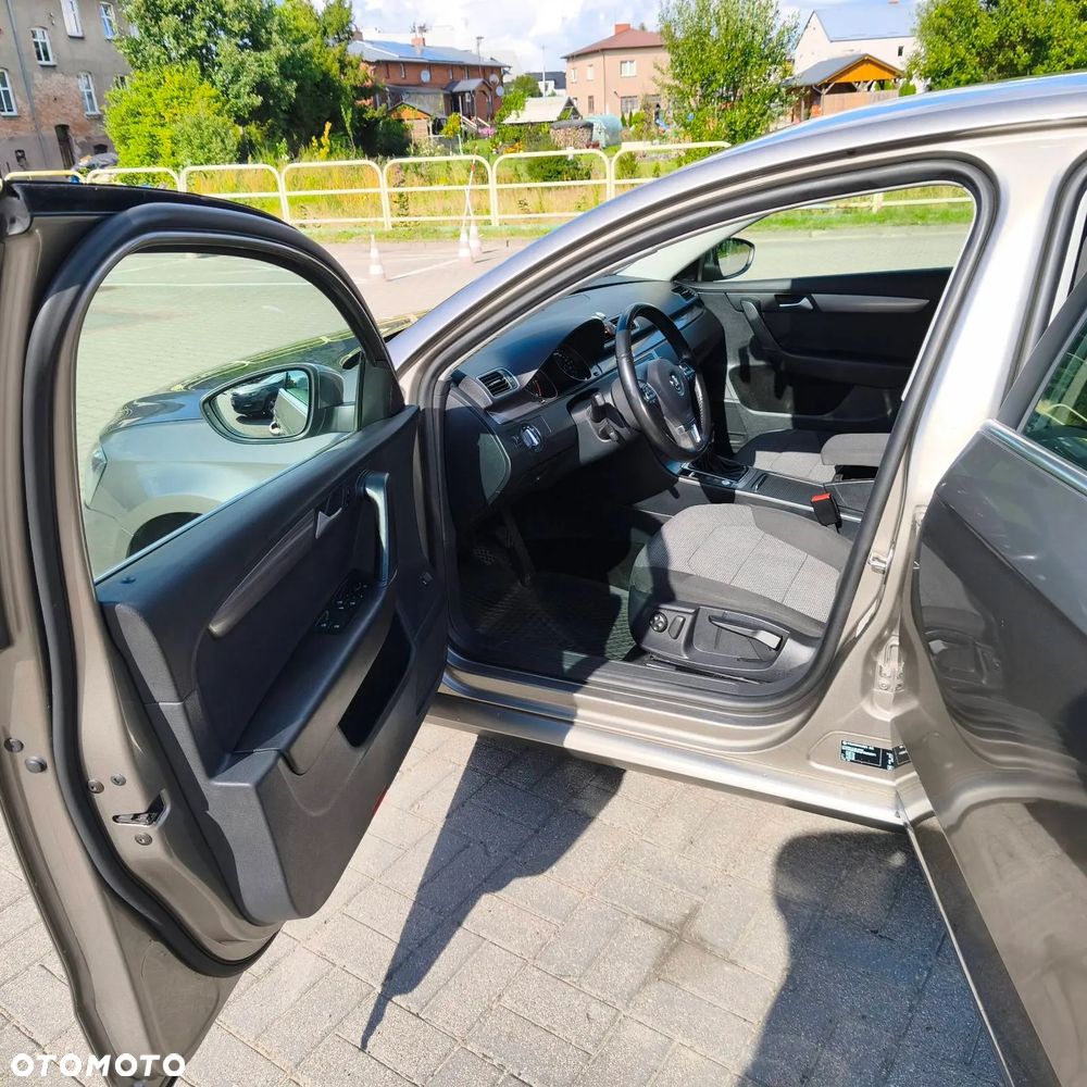 Volkswagen Passat 2.0 TDI Comfortline - 25
