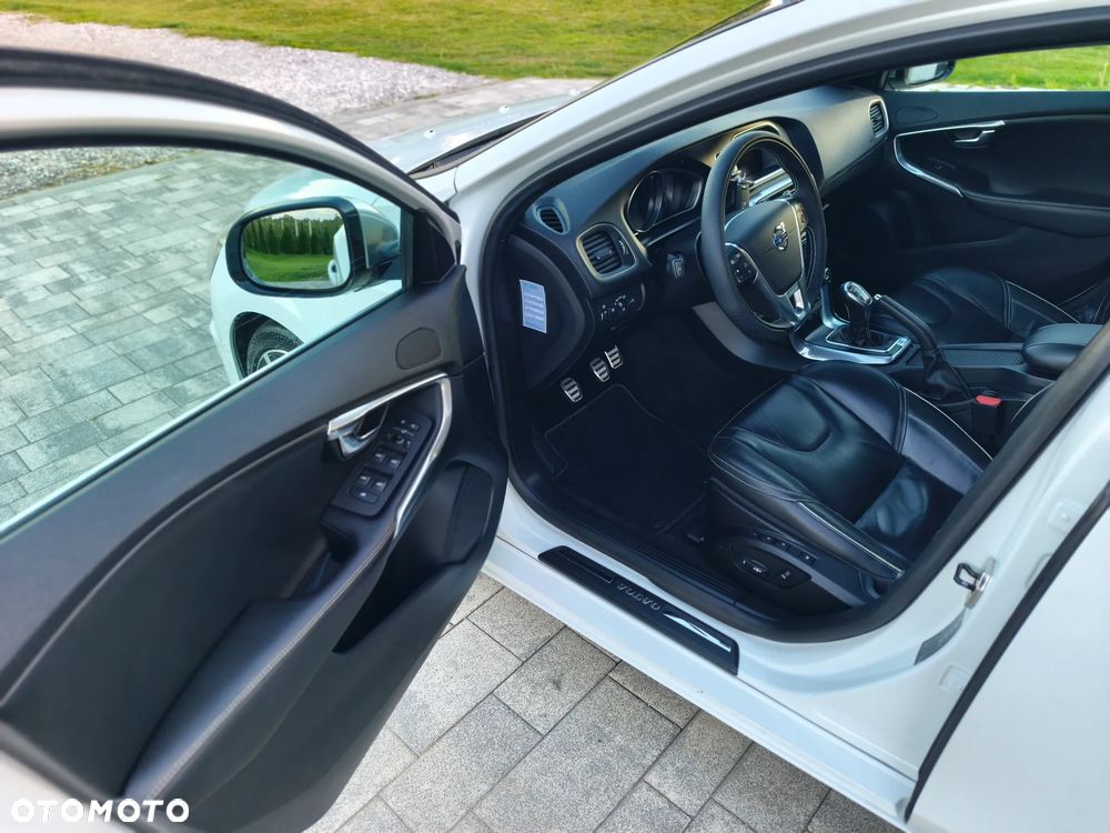 Volvo V40 T3 R-Design Momentum - 30