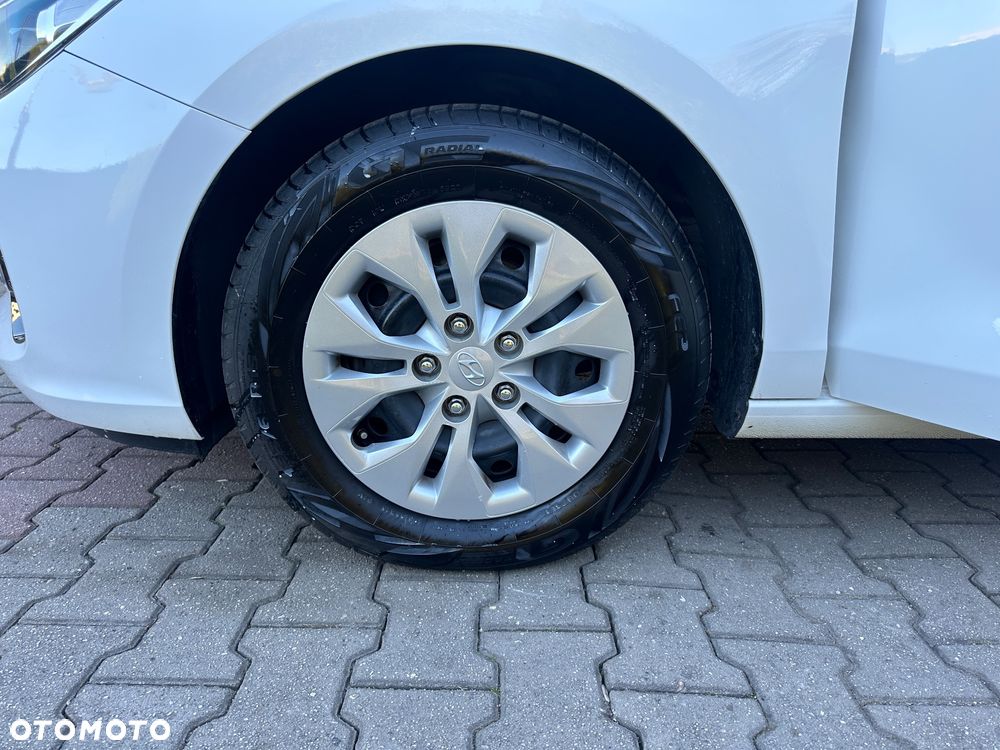 Hyundai i30 blue Kombi 1.4 Trend - 12