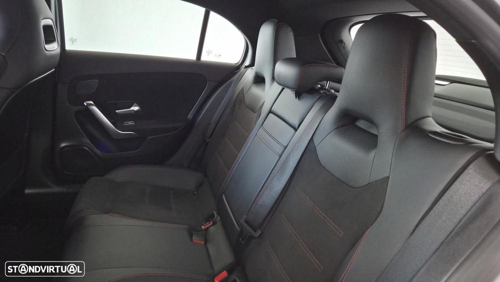 Mercedes-Benz A 250 e AMG Line - 13