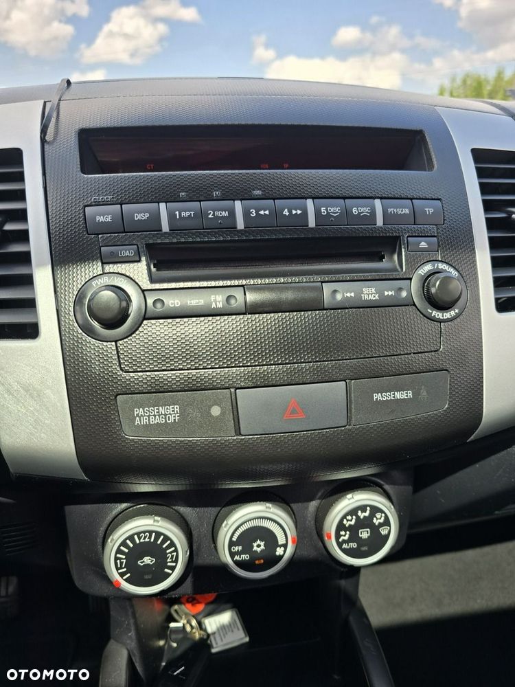 Mitsubishi Outlander - 28