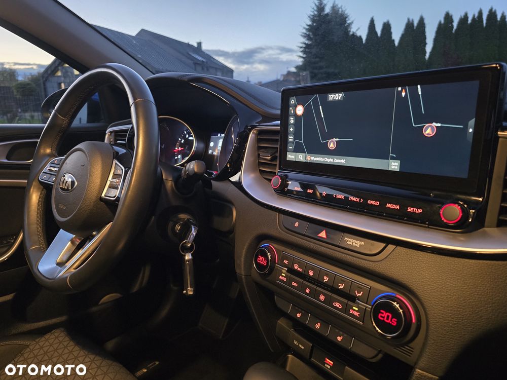 Kia Ceed 1.4 T-GDI DCT OPF Platinum Edition - 28
