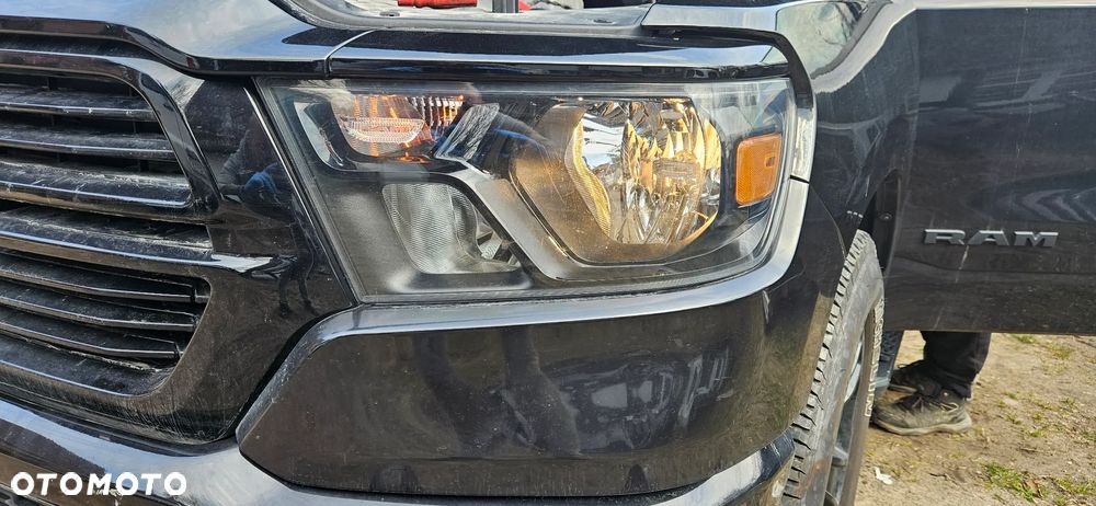 RAM 1500 V 5 2019- Big Horn 5.7 HEMI KOLOR PXJ Kompletny przód Maska Zderzak Reflektor Lampa Błotnik Pas Wzmocnienie czołowe chłodnice Komplet chłodnic z wentylatorem Listwa Maskownica - 15