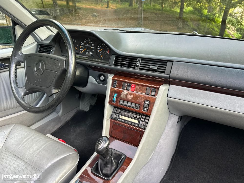 Mercedes-Benz E 200 - 18