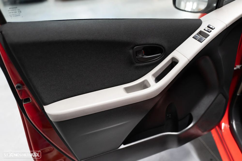 Toyota Yaris 1.0 VVT-i AC - 8