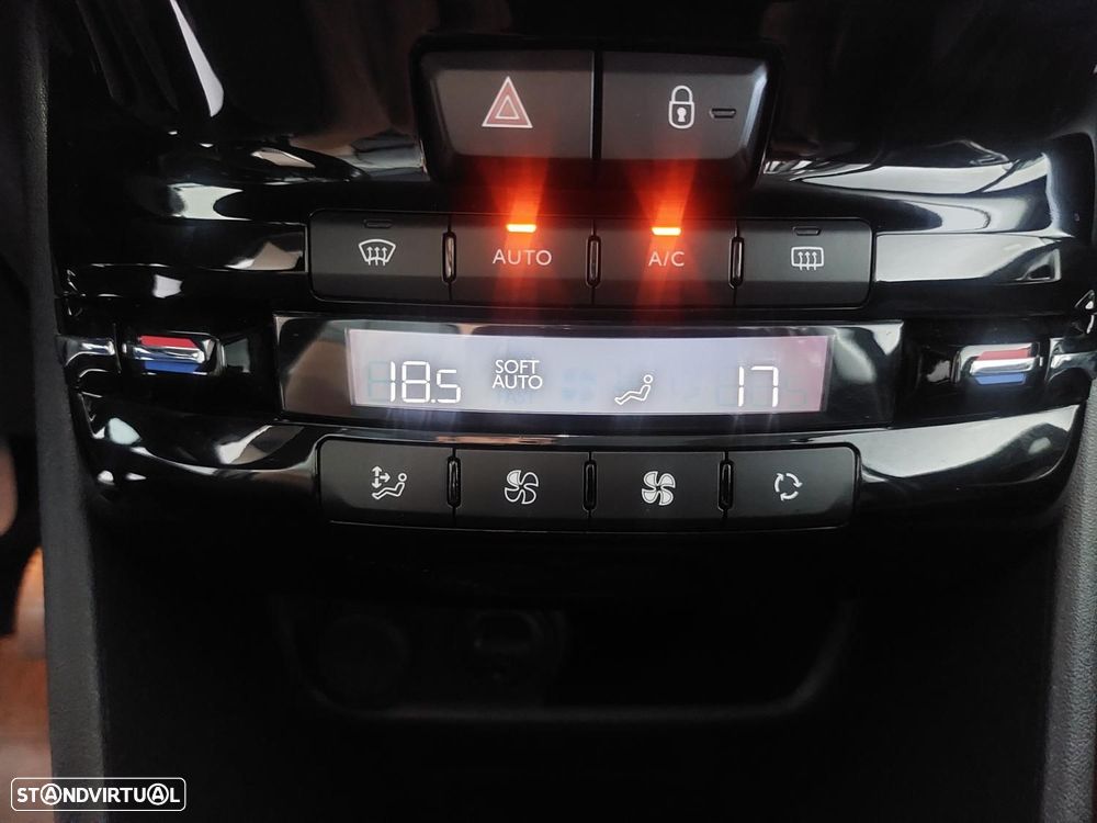 Peugeot 2008 1.2 PureTech Allure - 42