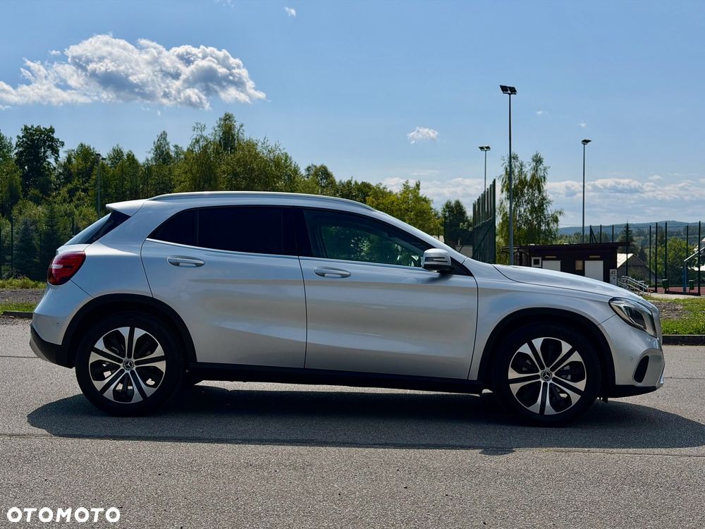 Mercedes-Benz GLA 180 7G-DCT Style - 7