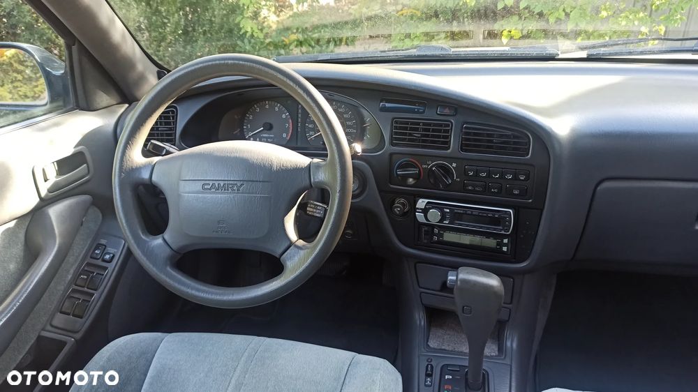 Toyota Camry 3.0 V6 LE - 14