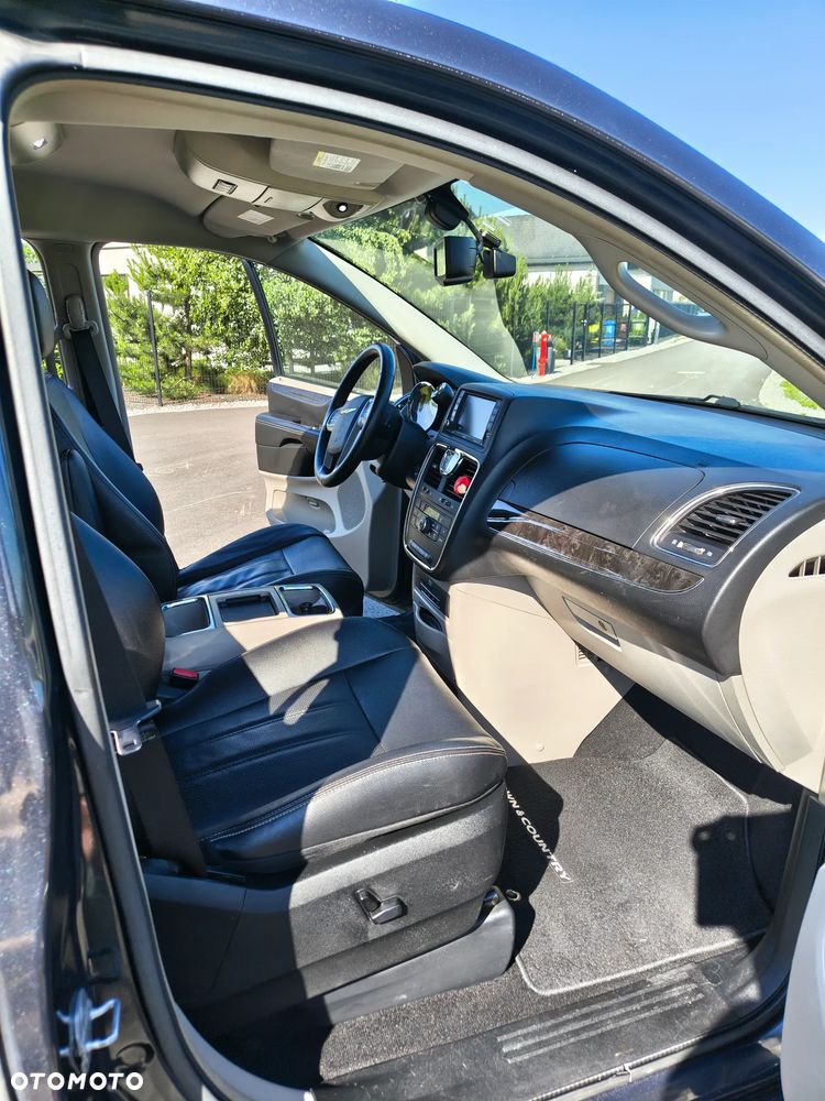 Chrysler Town & Country 3.6 Limited - 7