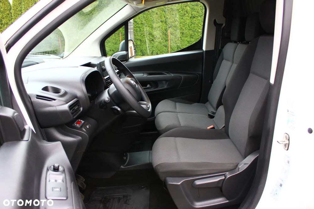 Toyota Proace City CHŁODNIA 1.5D-4D 102KM LONG L2 3 Osobowy - 23