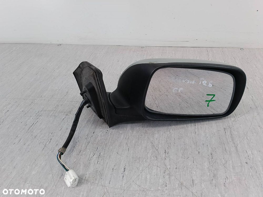 LUSTERKO PRAWE TOYOTA AVENSIS II T25 E11015829 FY16 - 2
