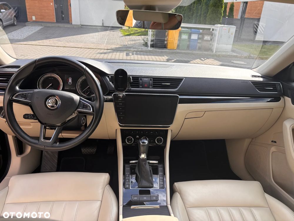 Skoda Superb 2.0 TDI L&K DSG - 2