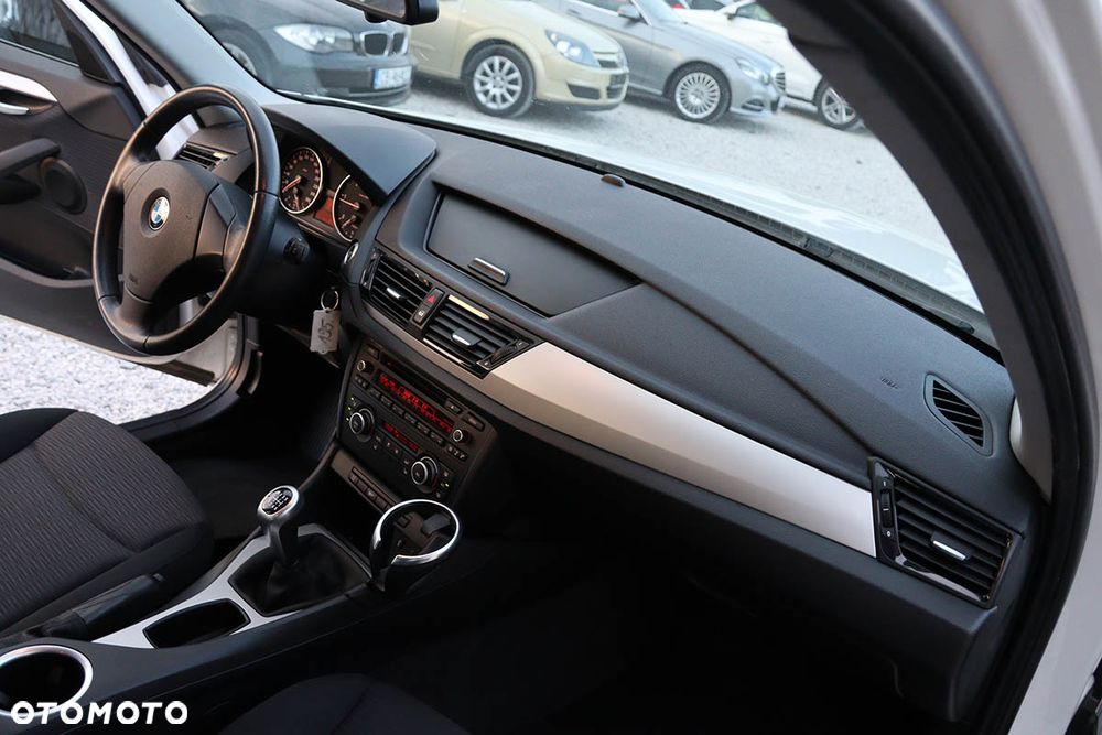 BMW X1 sDrive18d xLine - 24