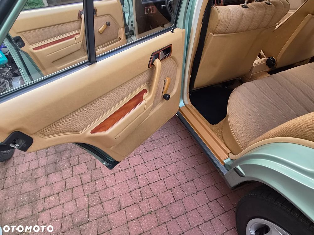 Mercedes-Benz W201 (190) - 21