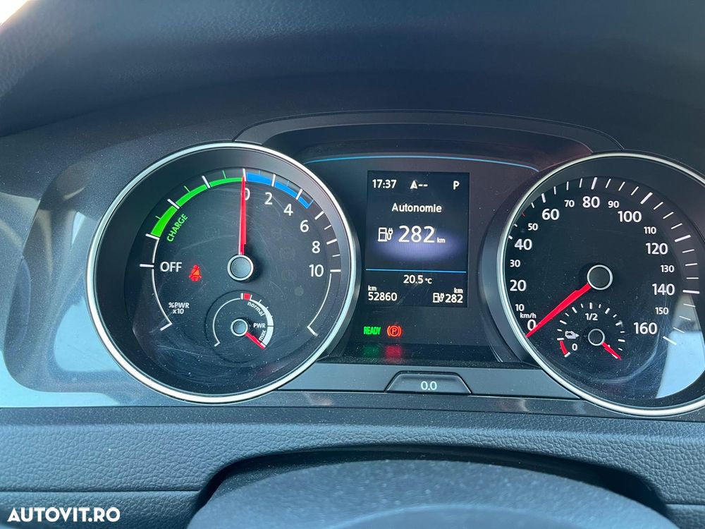 Volkswagen e-Golf - 12